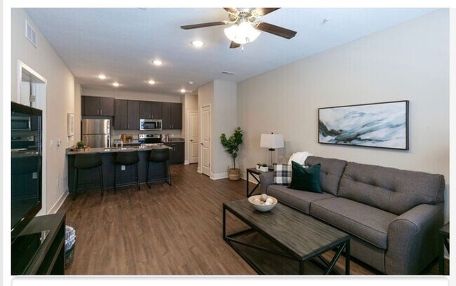 Foto del edificio - Brighton Crossing Apartments 1st Floor Large Apartment Available