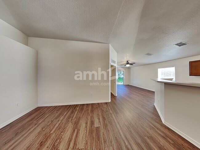 Foto del edificio - 1512 Sterns Drive