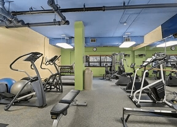 Fitness room - 899 S Plymouth Ct