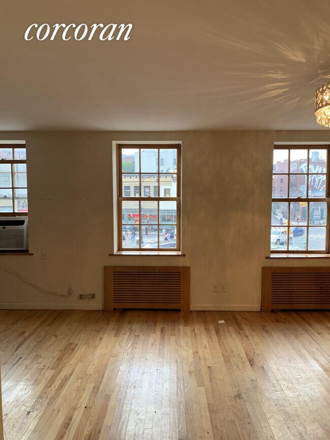 Building Photo - 72 Grove St