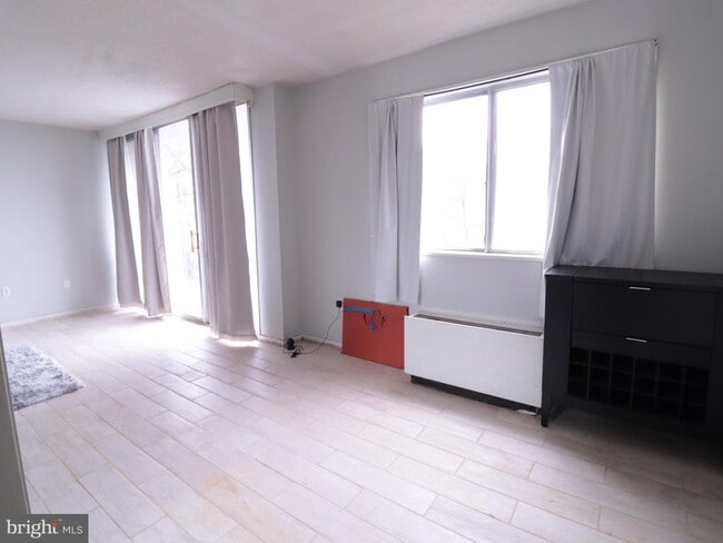 Building Photo - 2059 Huntington Ave