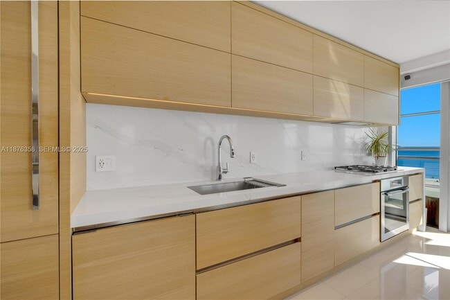 Building Photo - 3739 Collins Ave