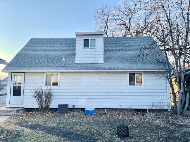 Building Photo - 3 Bedroom 1.5 Bath - NDSU - June 1st!