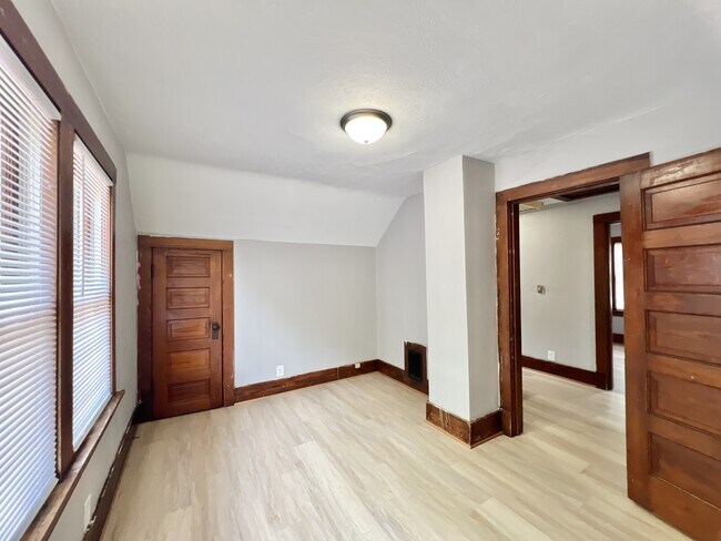 Foto del edificio - 1549 Porter Ave