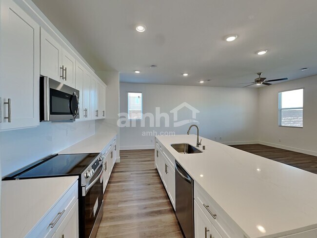 Building Photo - 11140 Magallanes St