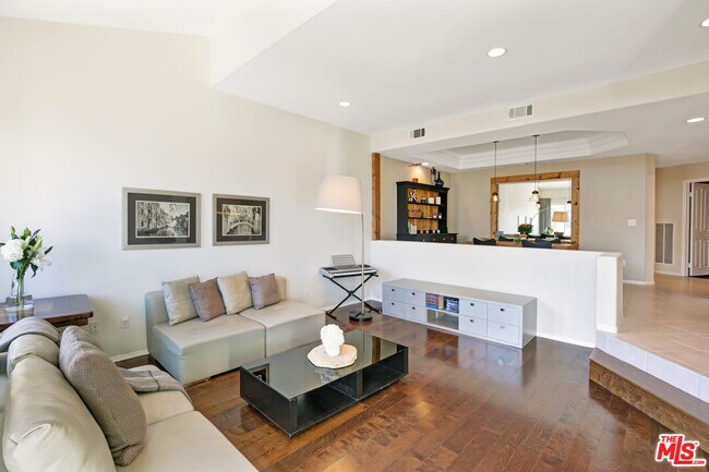 Foto del edificio - 6457 Zuma View Pl