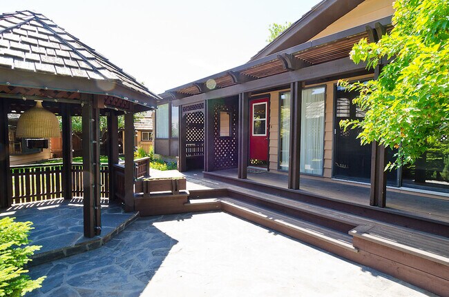Photo du bâtiment - 740 Coach Bluff Crescent SW