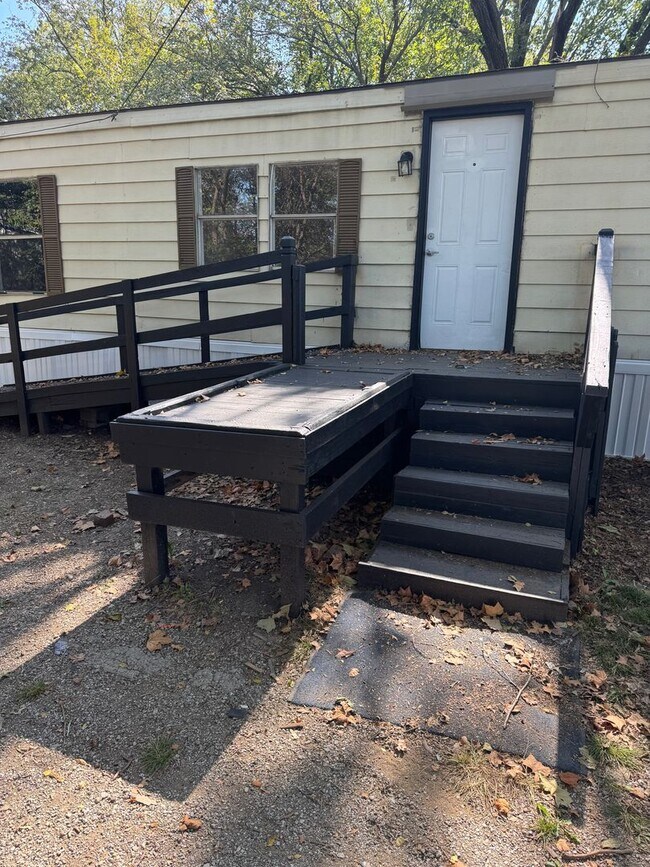 Foto del edificio - 328 NE Roselawn Ave