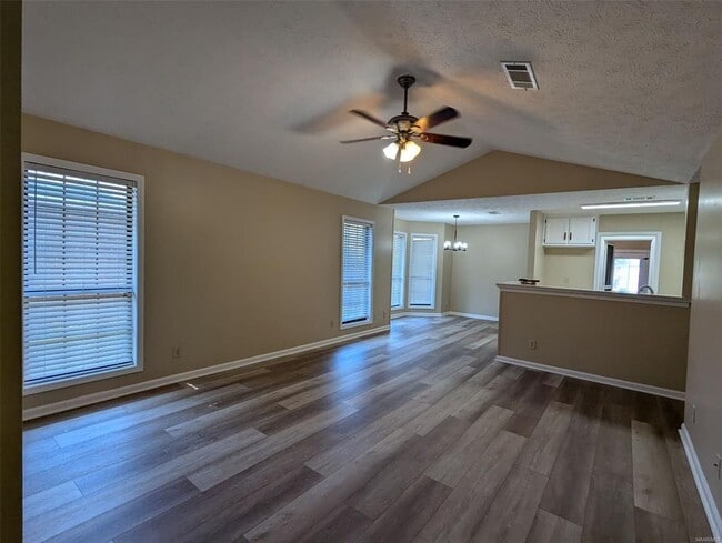 Building Photo - 6885 Brownwood Ln