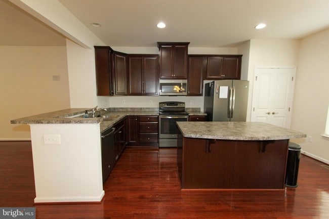 Building Photo - 54 Norwood Dr