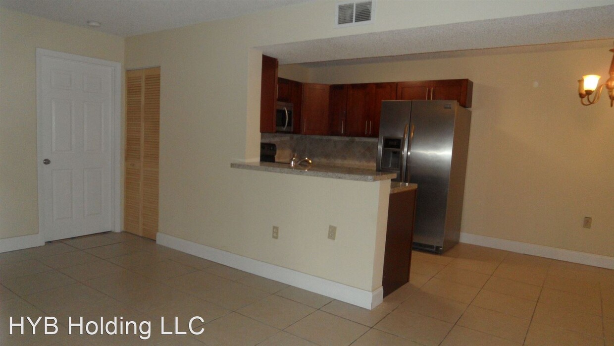 Foto principal - 2 br, 2 bath House - 351 Palm Way, Unit 201