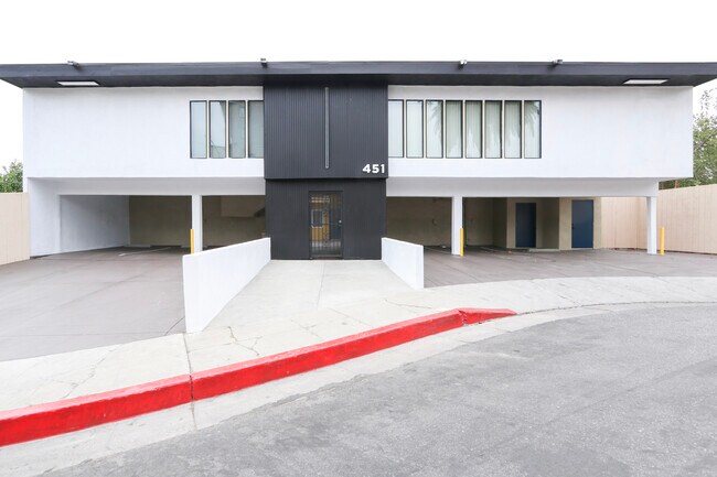 Foto del edificio - 451 Coronado Terrace