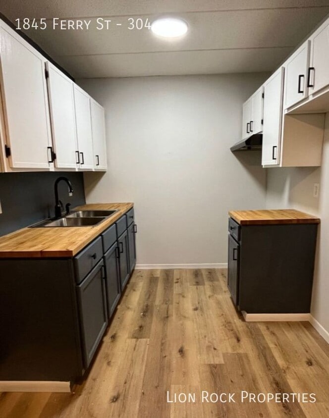 Primary Photo - Charming 1-Bedroom Flat in Anoka - Live in...