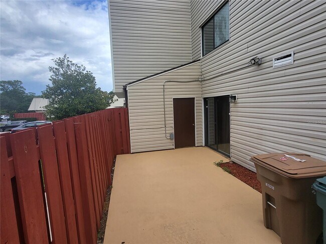 Building Photo - 2134 NE 45th Ave