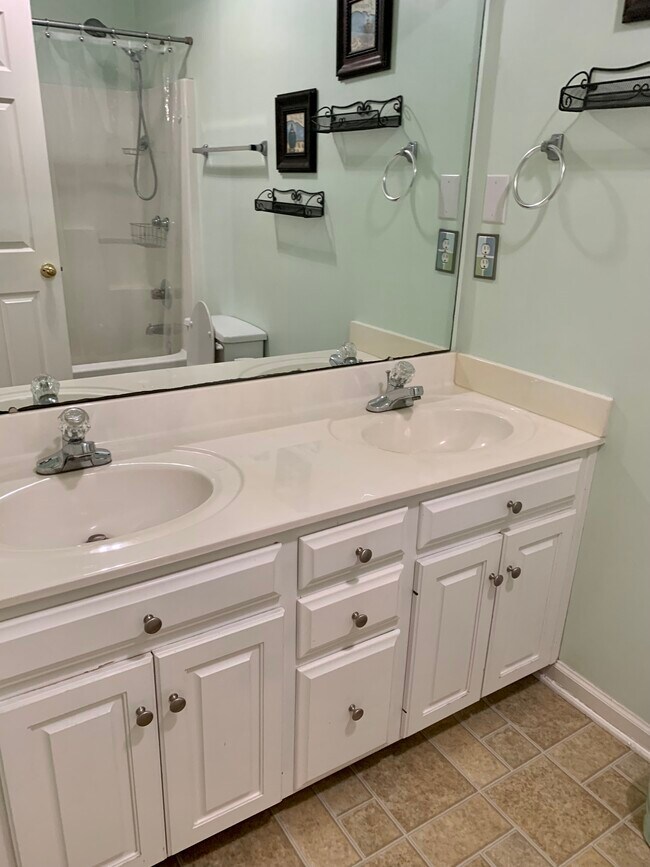 Building Photo - 9608 Waycross Cir