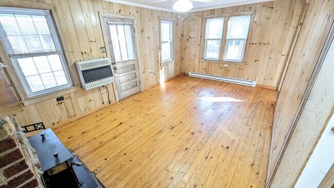 Foto del edificio - 2 Bedroom House - Very Convenient Location