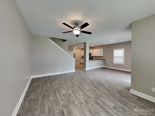 Building Photo - 1021 Crescent Moon Lp