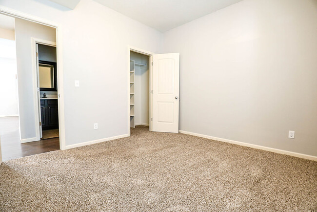 Foto del edificio - 1351 E Cherry St