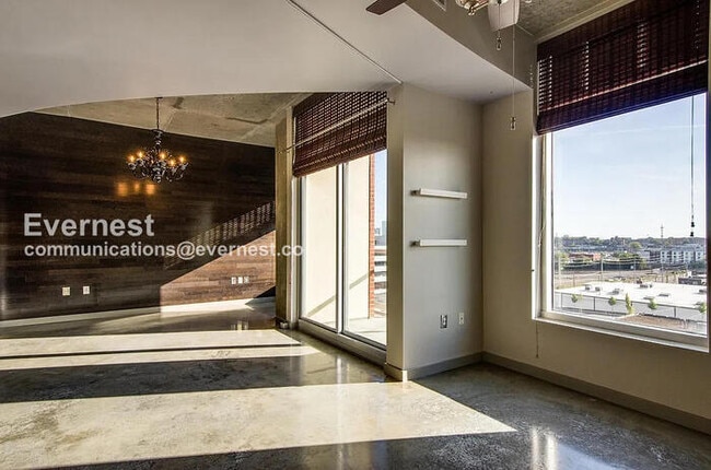 Foto del edificio - 600 12th Ave S