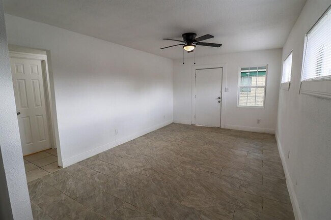 Building Photo - 3829 Mt Pleasant St