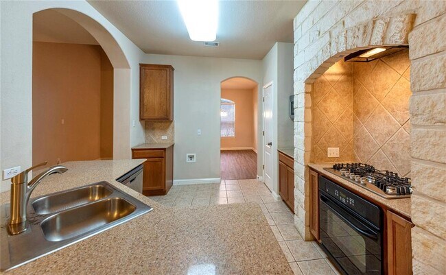 Building Photo - 205 Arrowhead Trail