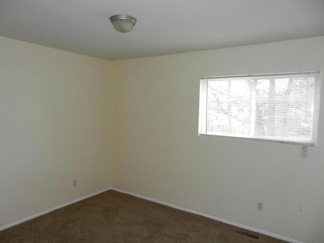 Building Photo - 2 bedroom in Newport News VA 23602