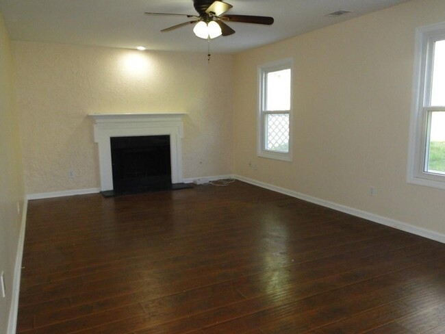 Building Photo - 4782 Shallow Ridge Rd NE