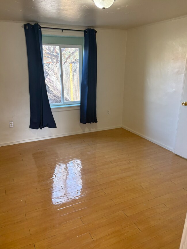 Foto del edificio - 3321 E Bellevue St
