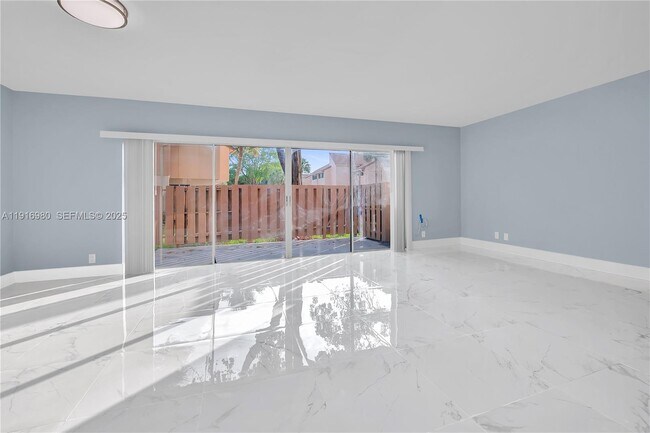 Foto del edificio - 8211 NW 8th St