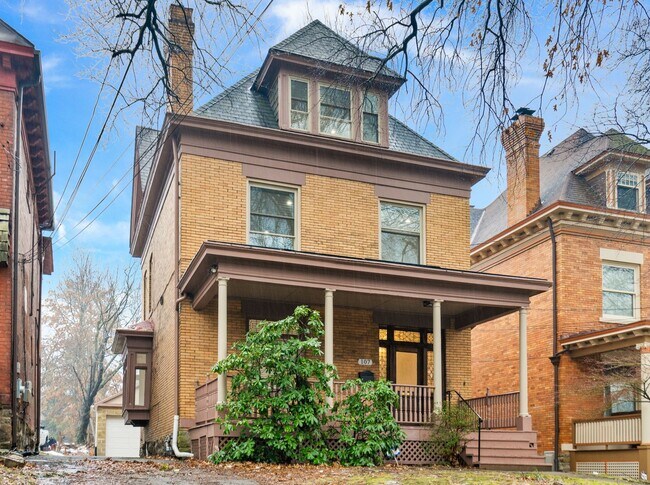 Building Photo - Newly Renovated 5 Bed, 3 Bath Home - Off-S...