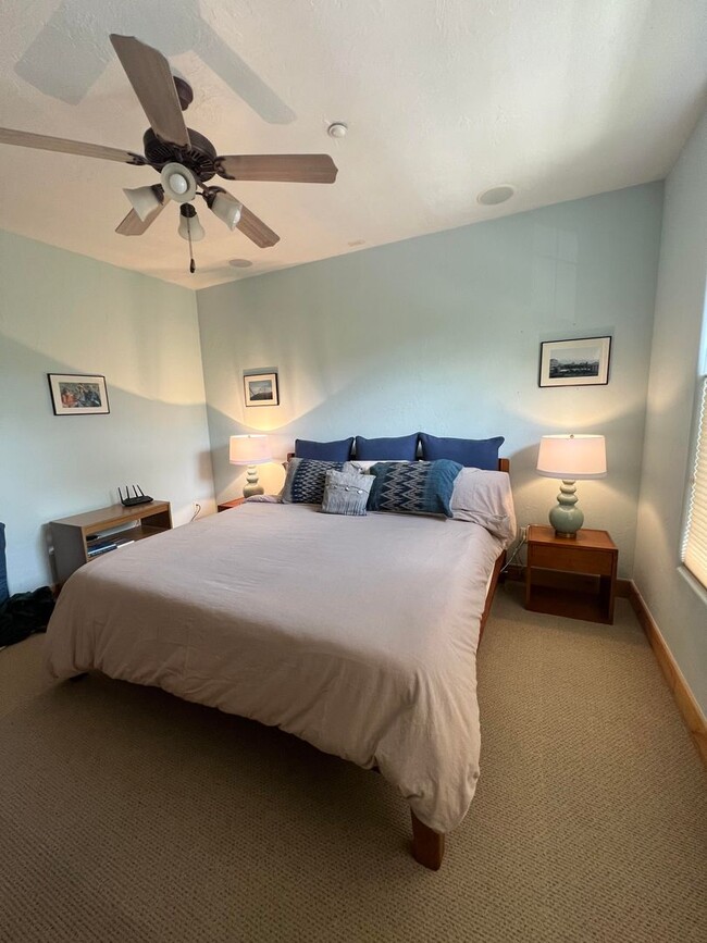 Building Photo - Foxpoint at Redstone  - SUMMER LEASE ONLY