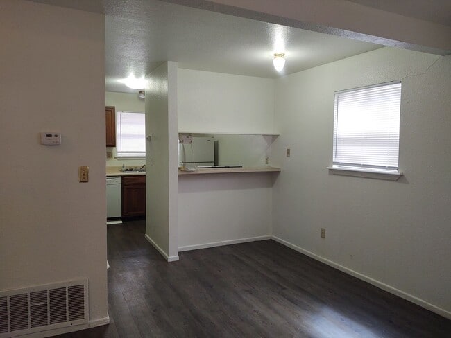 Building Photo - 622 Mill St