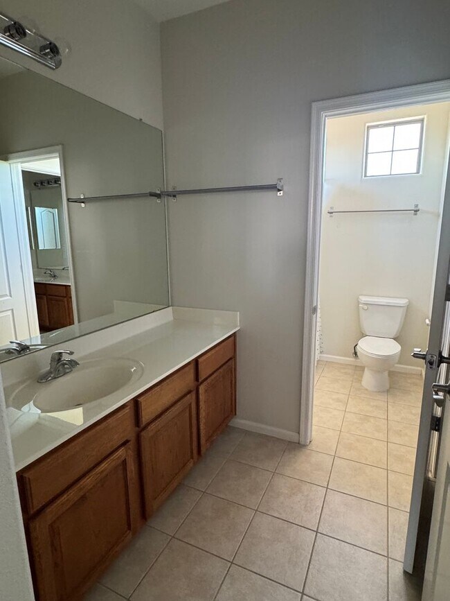 Foto del edificio - 13518 W Cypress St