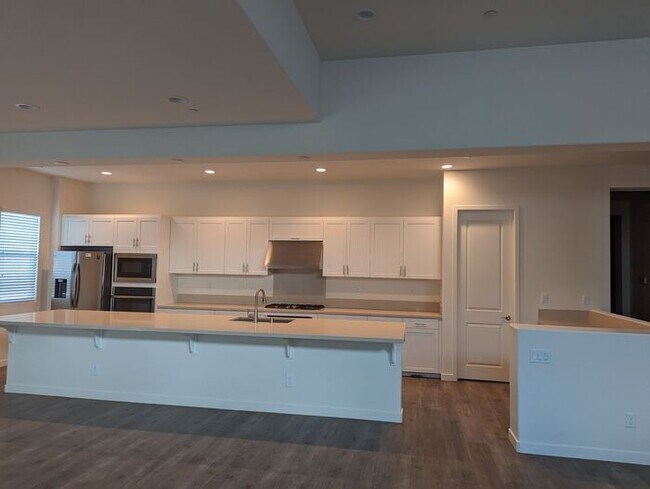 Building Photo - This Is Living!