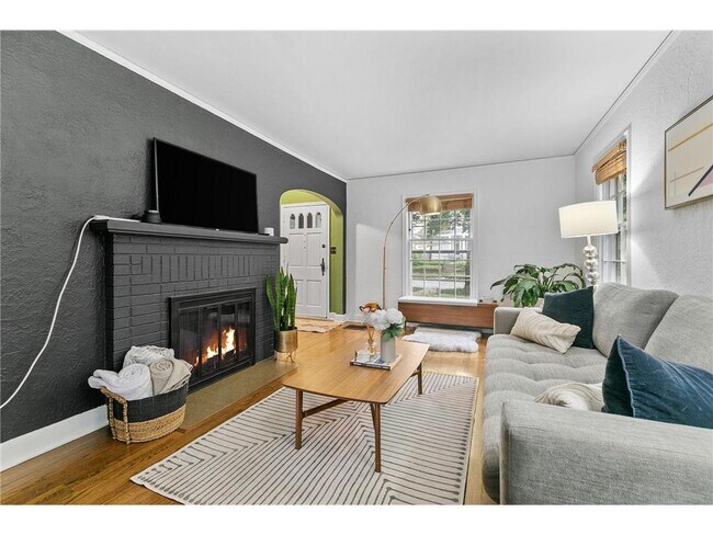 Building Photo - 4108 10th Ave S