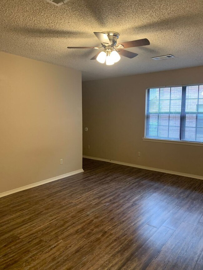 Foto del edificio - 507 Valley Dr