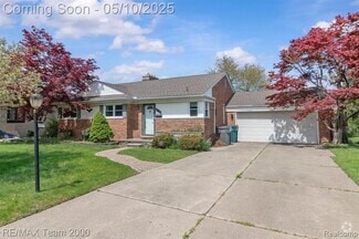 Building Photo - 25152 Fairway Dr