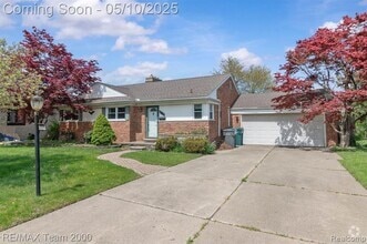 Building Photo - 25152 Fairway Dr