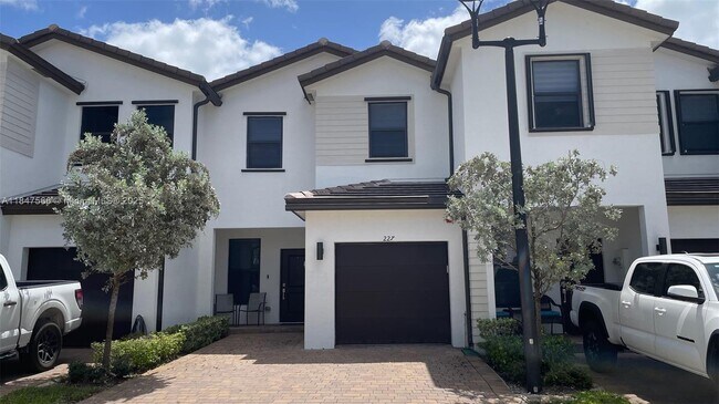 Foto del edificio - 227 SW 159th Ter