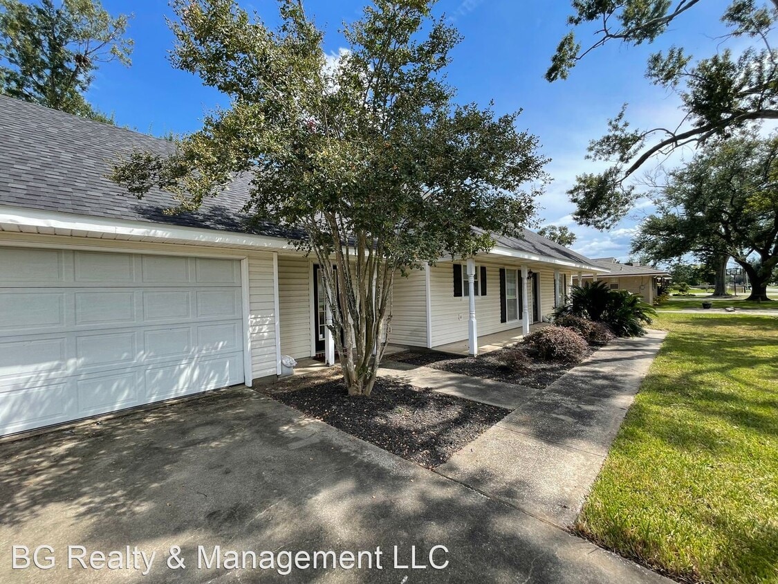 3 br, 2 bath House 4331 Christina St House Rental in Lake Charles