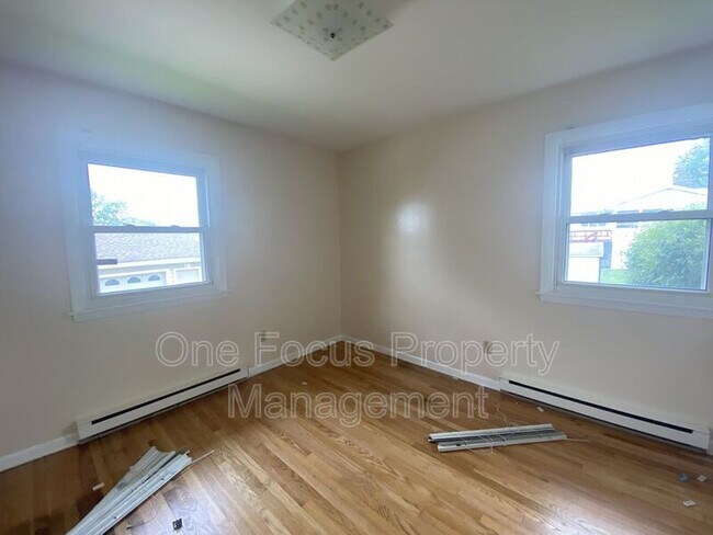 Building Photo - 725 Southmont Ave