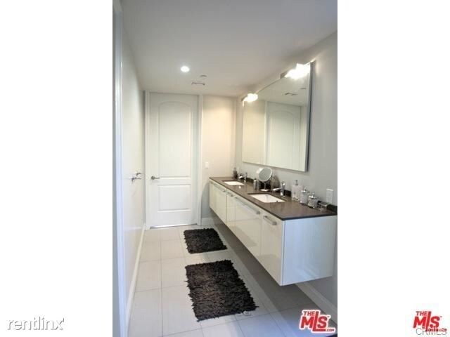 Building Photo - 1283 Havenhurst Dr
