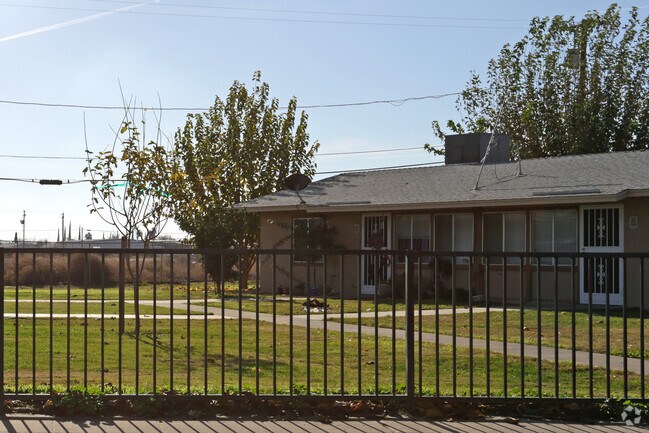Building Photo - Cazares Terrace