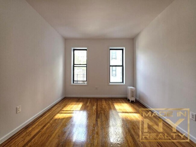 Foto del edificio - 2 bedroom in SUNNYSIDE NY 11104