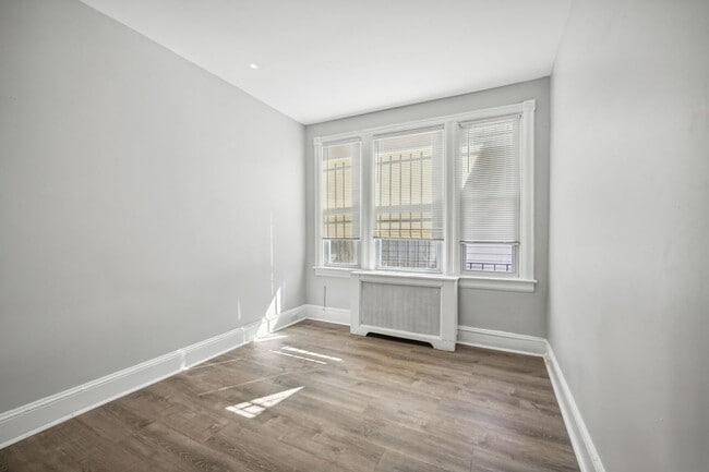 Photo - Newly Renovated 5BR/2BA Brownstone, Washer/Dryer House