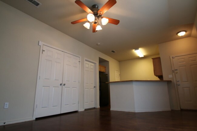 Building Photo - 125 Sunburst Ct