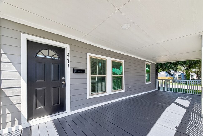 Building Photo - 2217 10th St