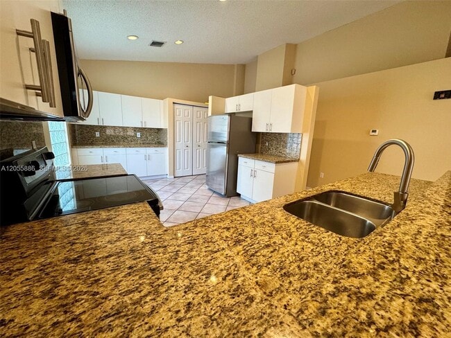 Building Photo - 3393 SW 180th Way