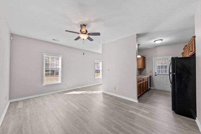 Building Photo - 122 Sherman Ct