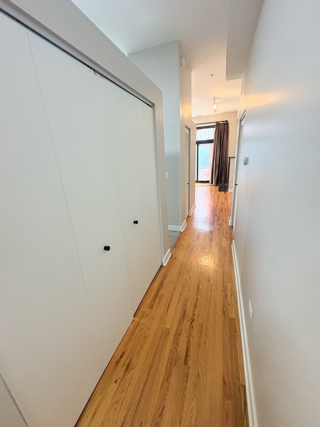 Building Photo - 2 S Leavitt St